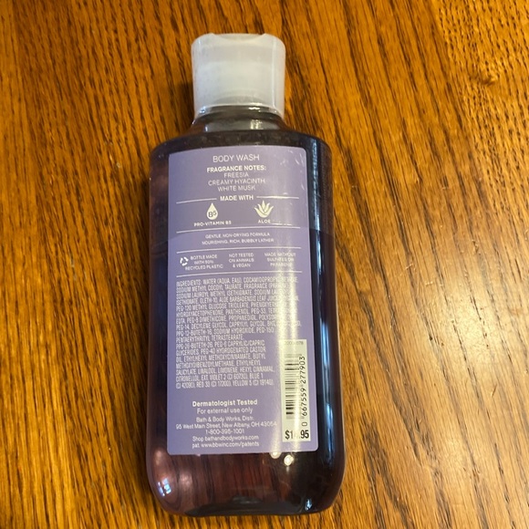 NWT Bath & Body Works Freesia Set - Picture 9 of 14